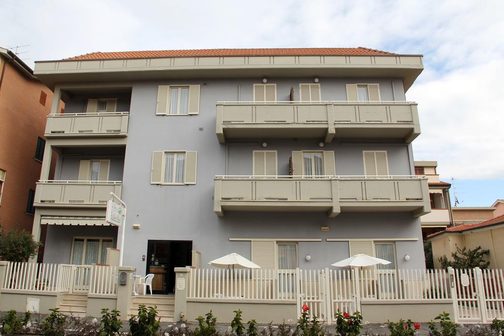 مارينا دي غروسيتو Residence I Due Pini الغرفة الصورة