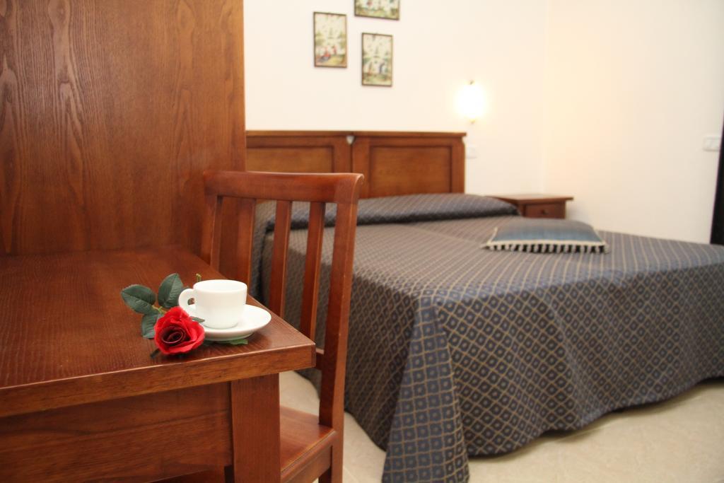 مارينا دي غروسيتو Residence I Due Pini الغرفة الصورة